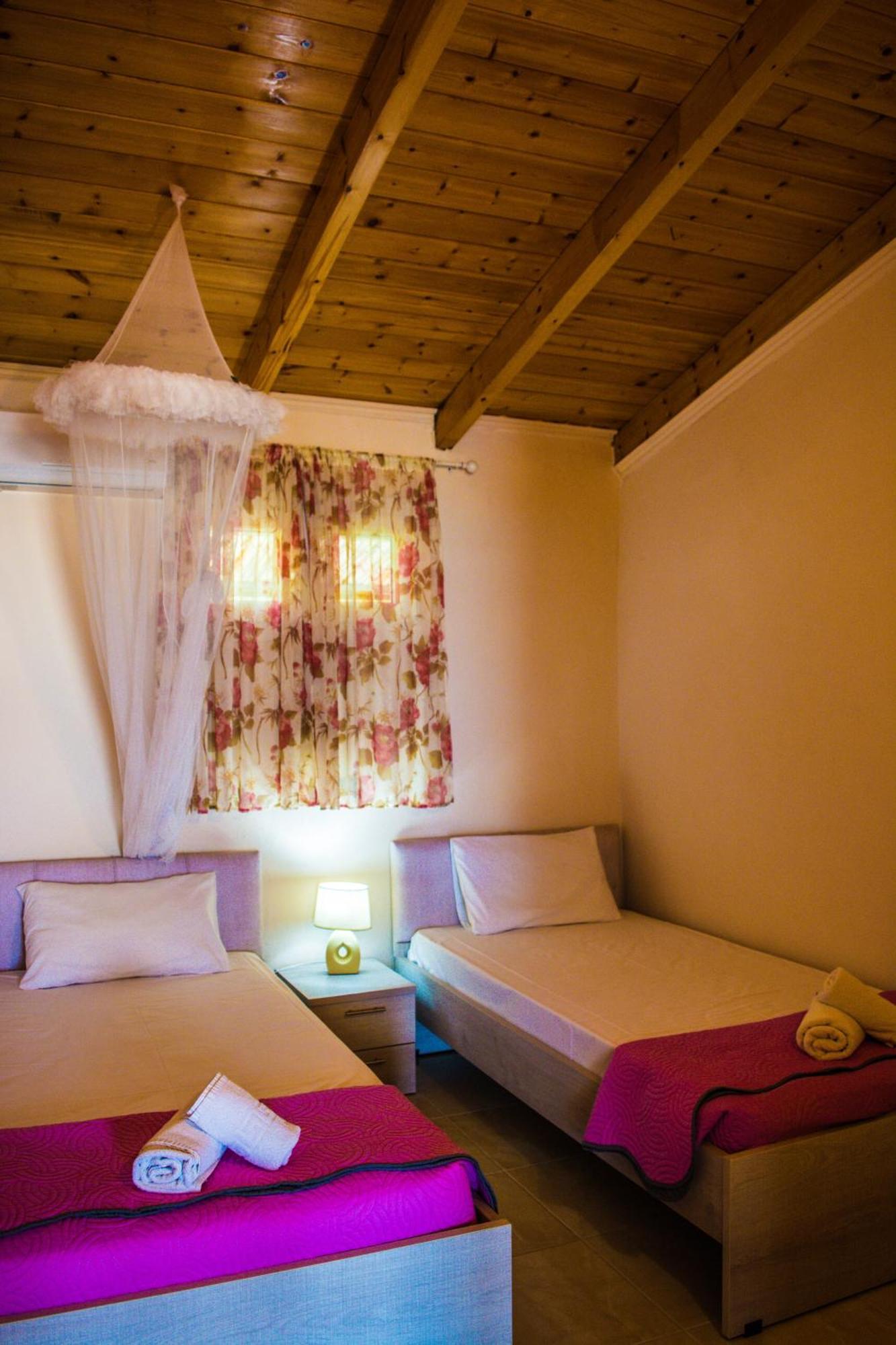 Fanis Seafront Apartments Agios Gordios  Exterior photo