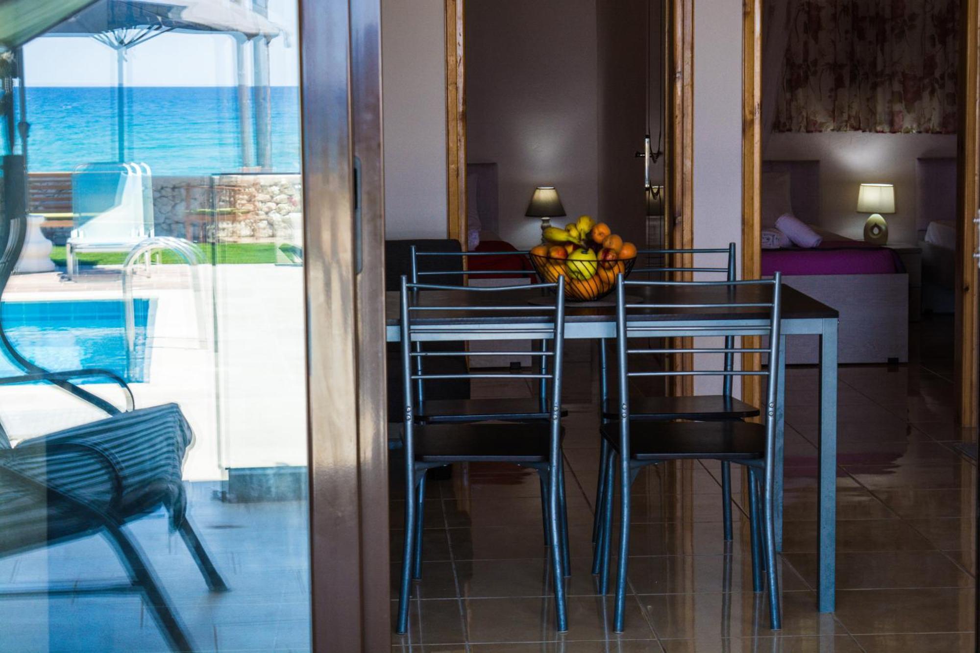 Fanis Seafront Apartments Agios Gordios  Exterior photo