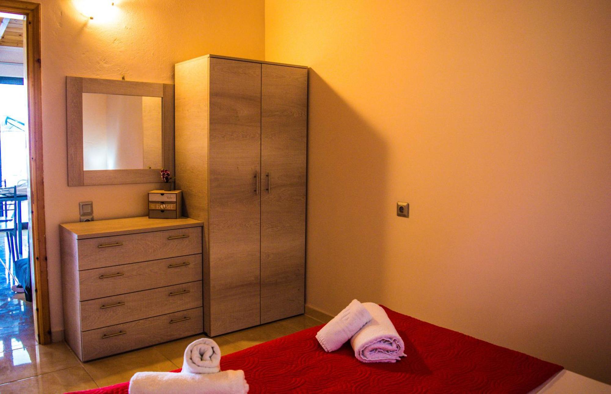 Fanis Seafront Apartments Agios Gordios  Exterior photo