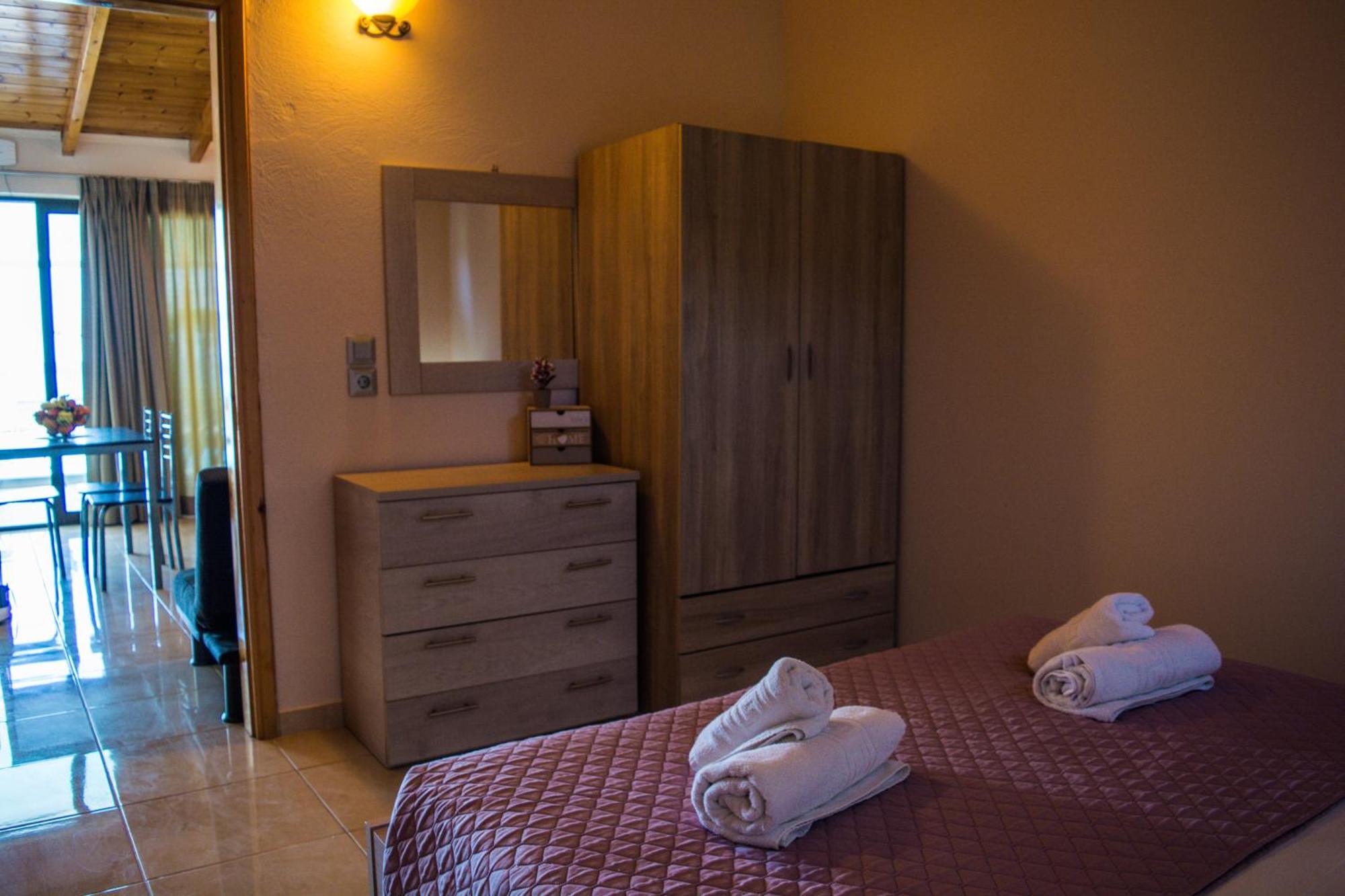 Fanis Seafront Apartments Agios Gordios  Exterior photo