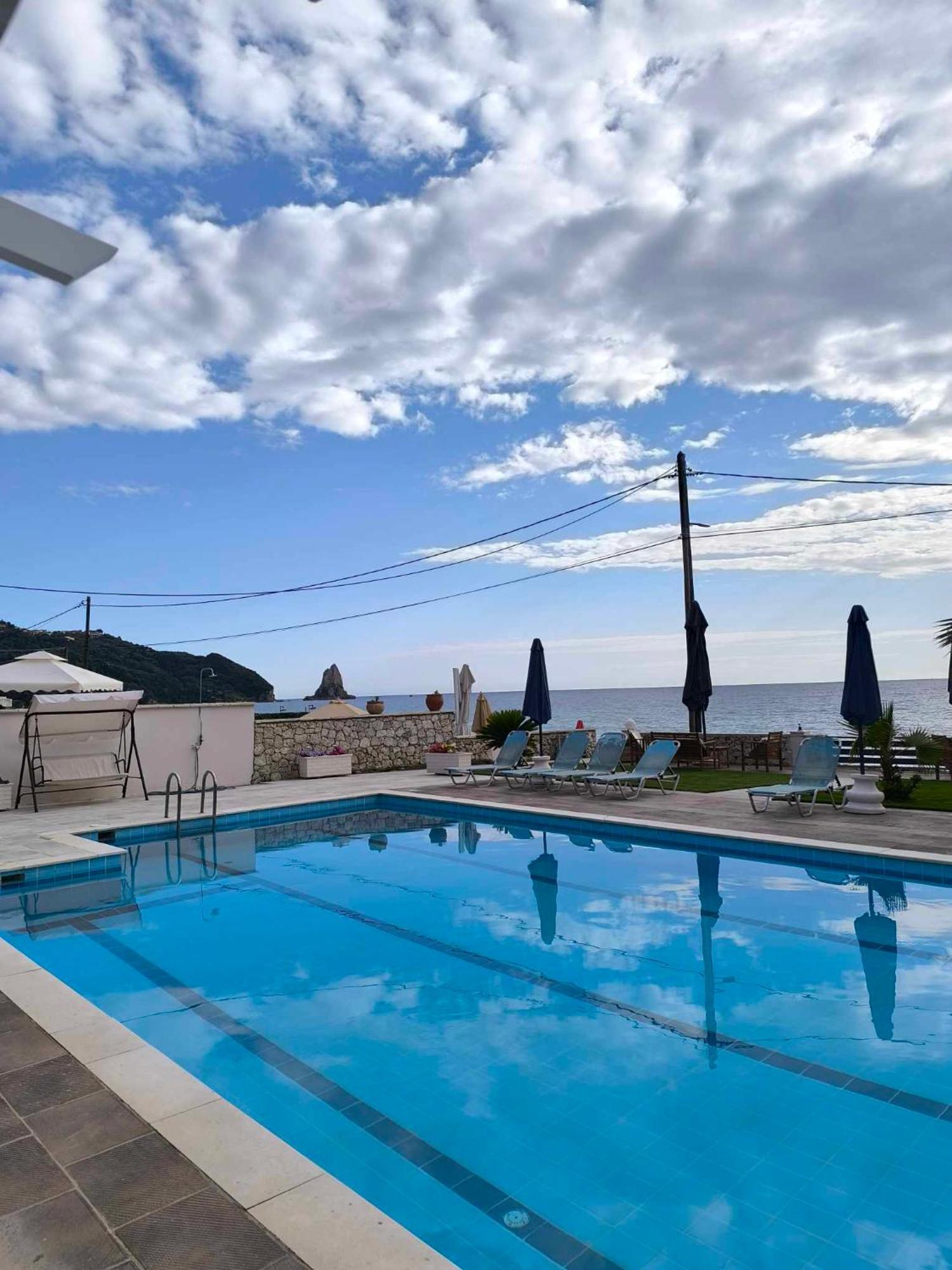 Fanis Seafront Apartments Agios Gordios  Exterior photo