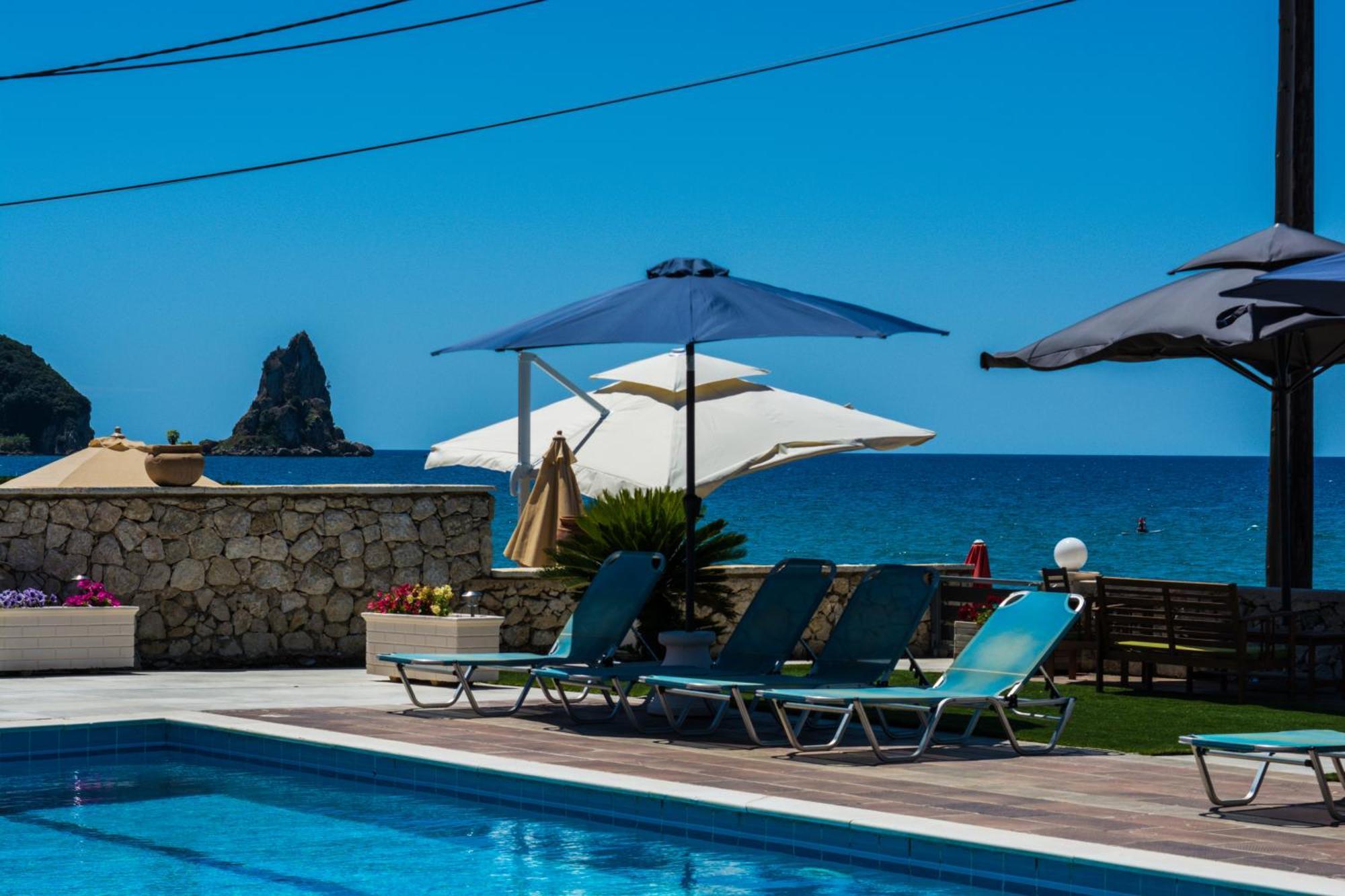 Fanis Seafront Apartments Agios Gordios  Exterior photo