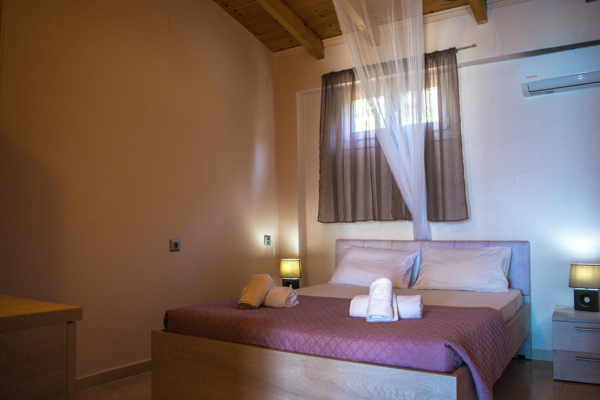 Fanis Seafront Apartments Agios Gordios  Exterior photo