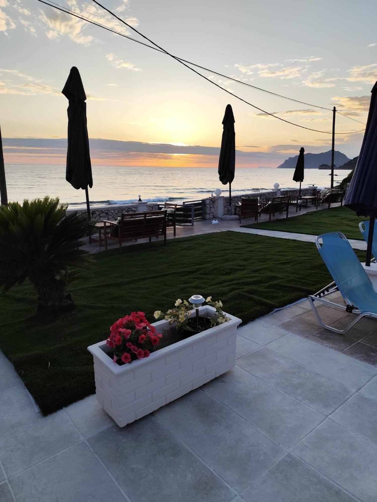 Fanis Seafront Apartments Agios Gordios  Exterior photo